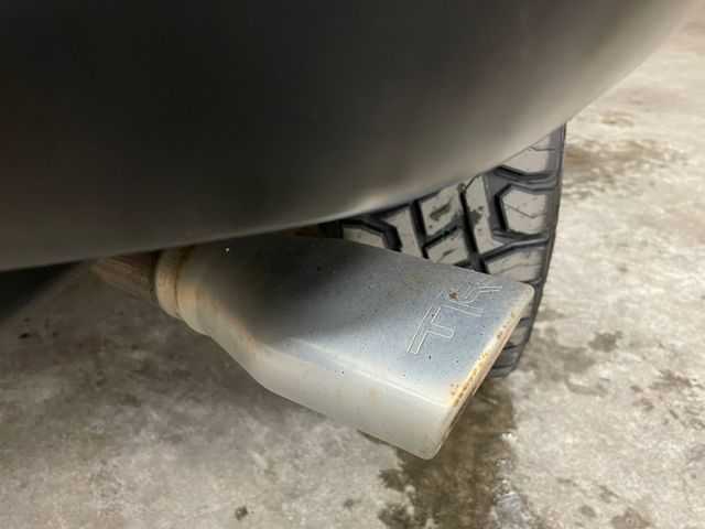 トヨタ ＦＪクルーザー ファイナルエディション 道北・旭川 2017(平29)年 5.5万km ベージュ AIS検査済み/【2409038918】/17AW FJクルーザー純正/Bratオリジナルホイールキャップ（社外）/トーヨー　オープンカントリーR/T/ヒッチメンバー/US仕様Rナンバー移設（社外）/TRDマフラー（社外）/ラバーフェンダー（社外）/チューブサイドステップ（社外）/ビルシュタインショック（2インチアップ）（社外）/A-TRAC/純正ラバーマット/社外パーツ取り付けあり