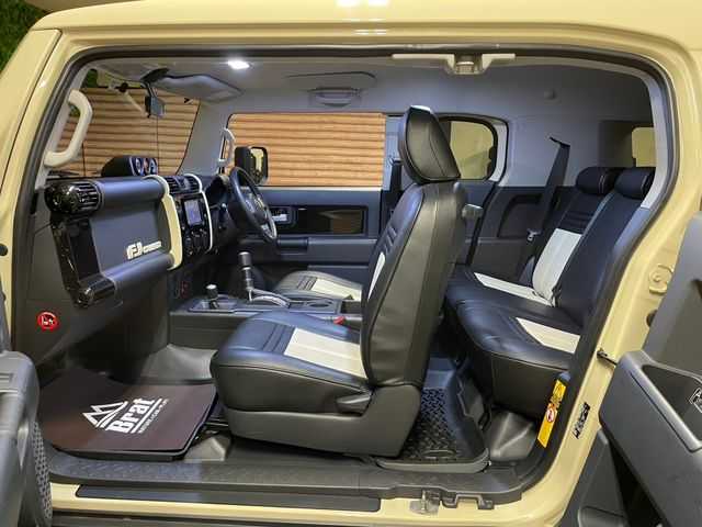 トヨタ ＦＪクルーザー ファイナルエディション 道北・旭川 2017(平29)年 5.5万km ベージュ AIS検査済み/【2409038918】/17AW FJクルーザー純正/Bratオリジナルホイールキャップ（社外）/トーヨー　オープンカントリーR/T/ヒッチメンバー/US仕様Rナンバー移設（社外）/TRDマフラー（社外）/ラバーフェンダー（社外）/チューブサイドステップ（社外）/ビルシュタインショック（2インチアップ）（社外）/A-TRAC/純正ラバーマット/社外パーツ取り付けあり