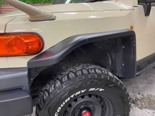 トヨタ ＦＪクルーザー ファイナルエディション 道北・旭川 2017(平29)年 5.5万km ベージュ AIS検査済み/【2409038918】/17AW FJクルーザー純正/Bratオリジナルホイールキャップ（社外）/トーヨー　オープンカントリーR/T/ヒッチメンバー/US仕様Rナンバー移設（社外）/TRDマフラー（社外）/ラバーフェンダー（社外）/チューブサイドステップ（社外）/ビルシュタインショック（2インチアップ）（社外）/A-TRAC/純正ラバーマット/社外パーツ取り付けあり