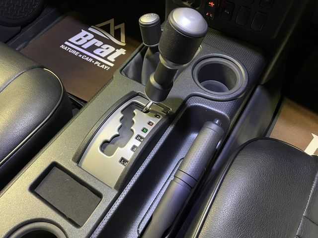 トヨタ ＦＪクルーザー ファイナルエディション 道北・旭川 2017(平29)年 5.5万km ベージュ AIS検査済み/【2409038918】/17AW FJクルーザー純正/Bratオリジナルホイールキャップ（社外）/トーヨー　オープンカントリーR/T/ヒッチメンバー/US仕様Rナンバー移設（社外）/TRDマフラー（社外）/ラバーフェンダー（社外）/チューブサイドステップ（社外）/ビルシュタインショック（2インチアップ）（社外）/A-TRAC/純正ラバーマット/社外パーツ取り付けあり