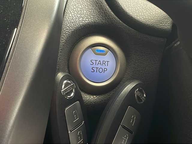 日産 ノート e－パワー メダリスト Bアロー 岐阜県 2019(令1)年 5.9万km シャイニングブルー/スーパーブラック 2トーン 純正ナビ(地図SD欠 チェック未)/アラウンドビューモニター/デジタルルームミラー/エマージェンシーブレーキ/車線逸脱警報/コーナーセンサー/レーダークルーズコントロール/横滑り防止装置/クリアランスソナー/ドライブレコーダー/ETC2.0/LEDヘッドライト/オートライト/ハーフレザーシート/純正アルミホイール/純正フロアマット/プッシュスタート/スマートキー
