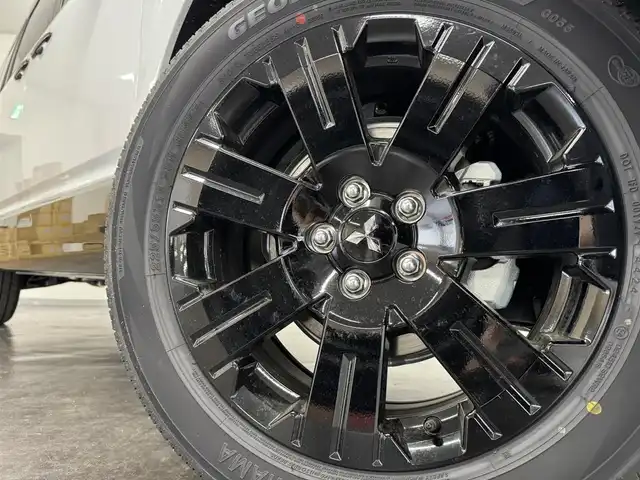 三菱 デリカＤ：５ シャモニー 三重県 2025(令7)年 0.1万km未満 パールⅡ 2.2L ディーゼルターボ/パートタイム4WD/MTモード付インパネ8AT/マルチアラウンドモニター/両側オートスライドドア/e-Assist/・衝突被害軽減ブレーキシステム［FCM］/・車線逸脱警報システム［LDW］/・レーダークルーズコントロールシステム［ACC］/・オートマチックハイビーム［AHB］/・誤発進抑制機能（前進時）/・後側方車両検知警報システム（レーンチェンジアシスト機能付）［BSW/LCA］/・後退時交差車両検知警報システム［RCTA］/装備/・ハーフレザーシート/・シートヒーター（D/N）/・パワーシート（D8way）/・エレクトリックテールゲート（電動バックドア）/・左右独立オートエアコン/・AC100V電源コンセント（100W）/・オートライト/・LED ヘッドランプ＋フロントフォグランプ/・パドルシフト/・オートワイパー/・自動防眩ルームミラー/・シャモニー専用 純正18inAW（ブラック塗装）/・プッシュスタート/・CHAMONIX専用OPボディカラー『ホワイトダイヤモンド／ブラックマイカ［W85X42］［WX2］』/・保/取/・予備インテリジェントキーx1