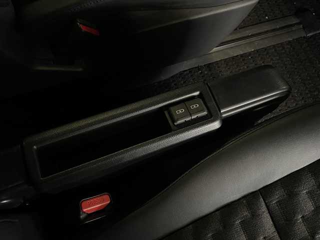 トヨタ ヴォクシー S－Z 兵庫県 2024(令6)年 2.8万km メタルストリームM 〇純正８インチディスプレイナビ&TV&BT&USB&Miracast/〇バックモニター/〇両側パワースライドドア/〇ビルトインETC2.0/〇ドライブレコーダー/〇セーフティセンス/〇プリクラッシュセーフティ/〇レーンディパチャアラート/〇レーダークルーズコントロール/〇オートマチックハイビーム/〇パーキングサポートブレーキ/〇純正１７インチアルミホイール/〇オプティトロンメーター/〇７インチカラーマルチインフォメイションディスプレイ/〇革巻きステアリングスイッチ/〇左右独立温度調整オートエアコン/〇リアオートエアコン/〇快適温熱シート/〇２列目アームレスト付キャプテンシート/〇LEDライト/〇スマートエントリー/スタートシステム/〇SRSエアバック（運転席・助手席・サイド・カーテン）