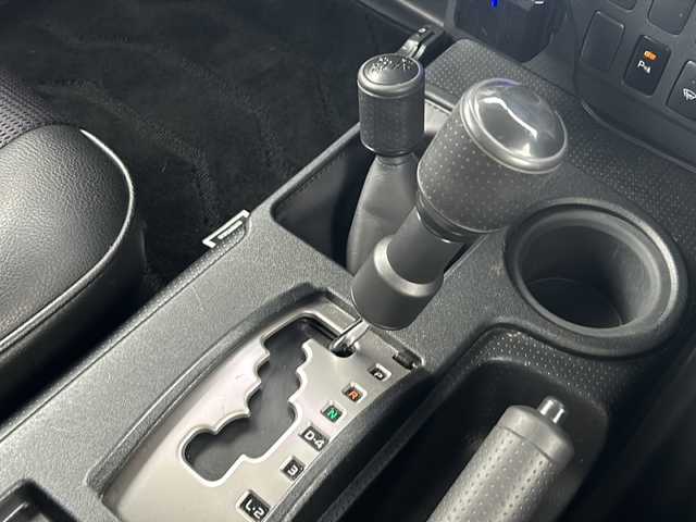 トヨタ ＦＪクルーザー 福島県 2015(平27)年 6.9万km セメントグレーM/ホワイト 純正ナビゲーション/型番：NSZT-W64/【CD/SD/BT/TV】/バックカメラ/ドライブレコーダー/ETC/ヒッチメンバー/純正フロアマット/ドアバイザー