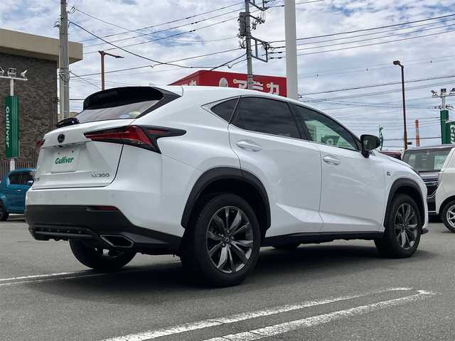 レクサス ＮＸ 300 Fスポーツ 静岡県 2018(平30)年 5.2万km ホワイトノーヴァガラスフレーク エンジンスタートボタン/パワーステアリング/パワーウィンドウ/保証書/取扱説明書/記録簿/MTモード付きAT/100V充電/アイドリングストップ/スマートキー/オートエアコン/クルーズコントロール/ETC2.0/USB入力端子/全方位カメラ/純正ナビ（CD.BT.フルセグ）/サンルーフ/電動リアゲート/ドライブレコーダー前後/D席N席パワーシート/D席N席シートヒーター/D席N席エアシート/レザーシート/純正フロアマット/純正18インチアルミホイール/ABS/横滑り防止装置/コーナーセンサー前後/レーンキープアシスト/オートライト/オートマチックハイビーム/W+サイトエアバック/衝突軽減システム/カーテンエアバック/ステアリングヒーター/BSM
