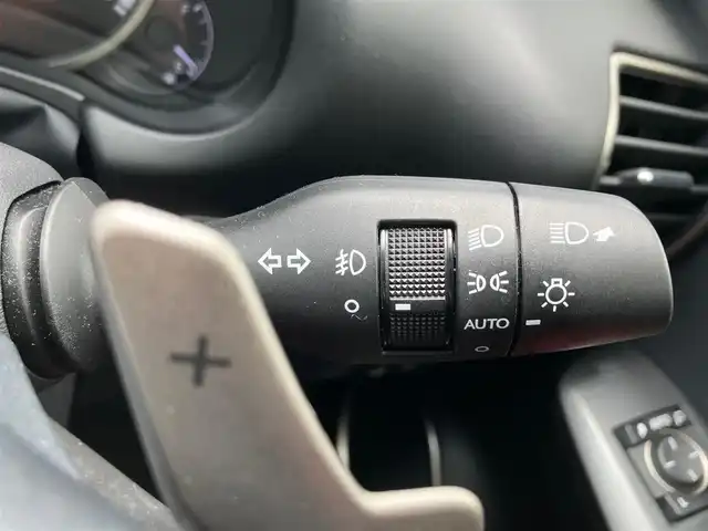 レクサス ＮＸ 300 Fスポーツ 静岡県 2018(平30)年 5.2万km ホワイトノーヴァガラスフレーク エンジンスタートボタン/パワーステアリング/パワーウィンドウ/保証書/取扱説明書/記録簿/MTモード付きAT/100V充電/アイドリングストップ/スマートキー/オートエアコン/クルーズコントロール/ETC2.0/USB入力端子/全方位カメラ/純正ナビ（CD.BT.フルセグ）/サンルーフ/電動リアゲート/ドライブレコーダー前後/D席N席パワーシート/D席N席シートヒーター/D席N席エアシート/レザーシート/純正フロアマット/純正18インチアルミホイール/ABS/横滑り防止装置/コーナーセンサー前後/レーンキープアシスト/オートライト/オートマチックハイビーム/W+サイトエアバック/衝突軽減システム/カーテンエアバック/ステアリングヒーター/BSM