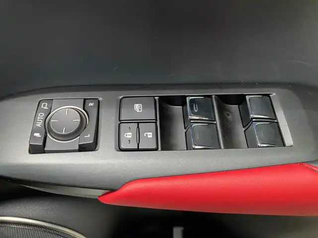 レクサス ＮＸ 300 Fスポーツ 静岡県 2018(平30)年 5.2万km ホワイトノーヴァガラスフレーク エンジンスタートボタン/パワーステアリング/パワーウィンドウ/保証書/取扱説明書/記録簿/MTモード付きAT/100V充電/アイドリングストップ/スマートキー/オートエアコン/クルーズコントロール/ETC2.0/USB入力端子/全方位カメラ/純正ナビ（CD.BT.フルセグ）/サンルーフ/電動リアゲート/ドライブレコーダー前後/D席N席パワーシート/D席N席シートヒーター/D席N席エアシート/レザーシート/純正フロアマット/純正18インチアルミホイール/ABS/横滑り防止装置/コーナーセンサー前後/レーンキープアシスト/オートライト/オートマチックハイビーム/W+サイトエアバック/衝突軽減システム/カーテンエアバック/ステアリングヒーター/BSM