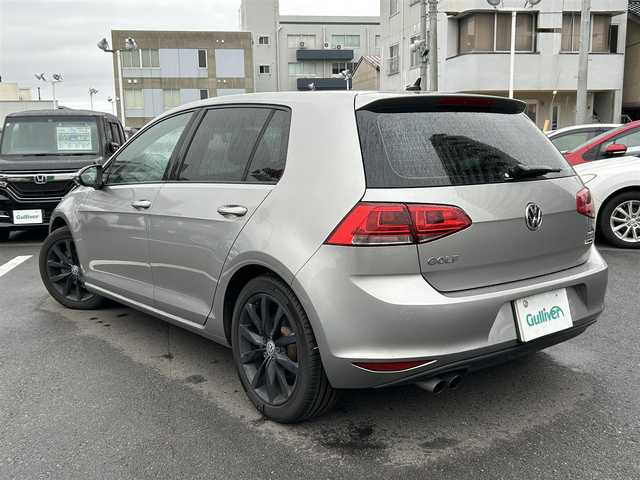 フォルクスワーゲン ゴルフ TSI ハイライン BMテクノ 島根県 2015(平27)年 8万km シルバー 純正ナビ　/フルセグＴＶ　/ＤＶＤ再生　/Ｂｌｕｅｔｏｏｔｈ接続　/前方ドライブレコーダー/ビルトインETC/バックカメラ/アダプティブクルーズコントロール　/オートブレーキホールド/衝突軽減ブレーキ/レーンアシスト　/パドルシフト/横滑り防止装置　/アイドリングストップ/スマートキー　/プッシュスタート　/純正17インチＡＷ　/純正フロアマット