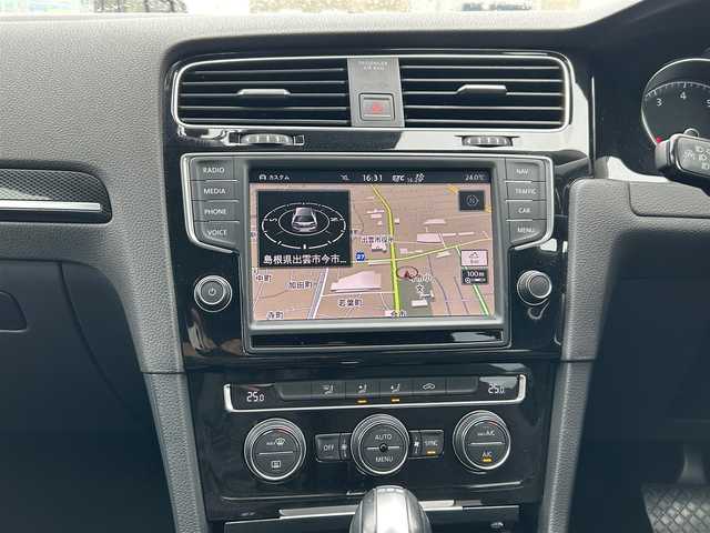 フォルクスワーゲン ゴルフ TSI ハイライン BMテクノ 島根県 2015(平27)年 8万km シルバー 純正ナビ　/フルセグＴＶ　/ＤＶＤ再生　/Ｂｌｕｅｔｏｏｔｈ接続　/前方ドライブレコーダー/ビルトインETC/バックカメラ/アダプティブクルーズコントロール　/オートブレーキホールド/衝突軽減ブレーキ/レーンアシスト　/パドルシフト/横滑り防止装置　/アイドリングストップ/スマートキー　/プッシュスタート　/純正17インチＡＷ　/純正フロアマット