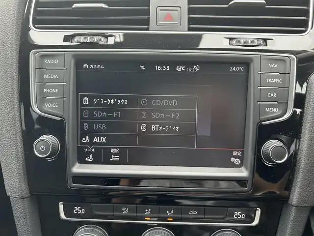 フォルクスワーゲン ゴルフ TSI ハイライン BMテクノ 島根県 2015(平27)年 8万km シルバー 純正ナビ　/フルセグＴＶ　/ＤＶＤ再生　/Ｂｌｕｅｔｏｏｔｈ接続　/前方ドライブレコーダー/ビルトインETC/バックカメラ/アダプティブクルーズコントロール　/オートブレーキホールド/衝突軽減ブレーキ/レーンアシスト　/パドルシフト/横滑り防止装置　/アイドリングストップ/スマートキー　/プッシュスタート　/純正17インチＡＷ　/純正フロアマット