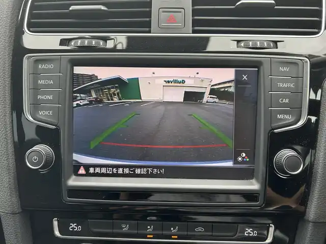 フォルクスワーゲン ゴルフ TSI ハイライン BMテクノ 島根県 2015(平27)年 8万km シルバー 純正ナビ　/フルセグＴＶ　/ＤＶＤ再生　/Ｂｌｕｅｔｏｏｔｈ接続　/前方ドライブレコーダー/ビルトインETC/バックカメラ/アダプティブクルーズコントロール　/オートブレーキホールド/衝突軽減ブレーキ/レーンアシスト　/パドルシフト/横滑り防止装置　/アイドリングストップ/スマートキー　/プッシュスタート　/純正17インチＡＷ　/純正フロアマット