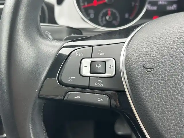 フォルクスワーゲン ゴルフ TSI ハイライン BMテクノ 島根県 2015(平27)年 8万km シルバー 純正ナビ　/フルセグＴＶ　/ＤＶＤ再生　/Ｂｌｕｅｔｏｏｔｈ接続　/前方ドライブレコーダー/ビルトインETC/バックカメラ/アダプティブクルーズコントロール　/オートブレーキホールド/衝突軽減ブレーキ/レーンアシスト　/パドルシフト/横滑り防止装置　/アイドリングストップ/スマートキー　/プッシュスタート　/純正17インチＡＷ　/純正フロアマット