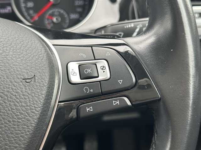 フォルクスワーゲン ゴルフ TSI ハイライン BMテクノ 島根県 2015(平27)年 8万km シルバー 純正ナビ　/フルセグＴＶ　/ＤＶＤ再生　/Ｂｌｕｅｔｏｏｔｈ接続　/前方ドライブレコーダー/ビルトインETC/バックカメラ/アダプティブクルーズコントロール　/オートブレーキホールド/衝突軽減ブレーキ/レーンアシスト　/パドルシフト/横滑り防止装置　/アイドリングストップ/スマートキー　/プッシュスタート　/純正17インチＡＷ　/純正フロアマット