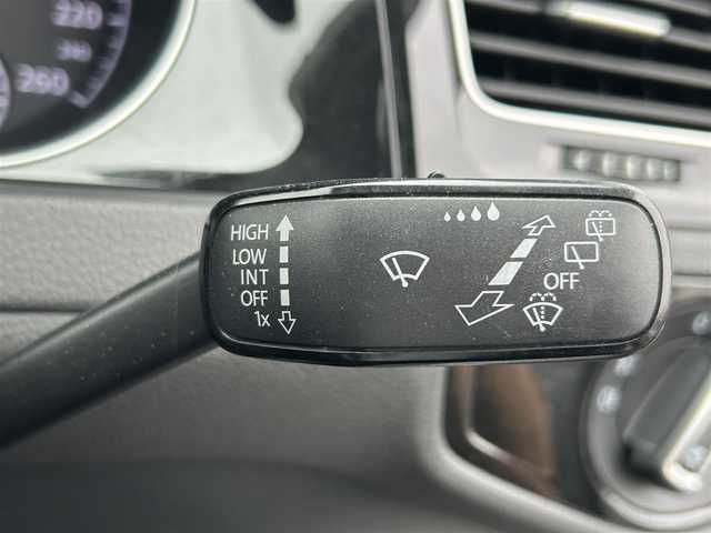 フォルクスワーゲン ゴルフ TSI ハイライン BMテクノ 島根県 2015(平27)年 8万km シルバー 純正ナビ　/フルセグＴＶ　/ＤＶＤ再生　/Ｂｌｕｅｔｏｏｔｈ接続　/前方ドライブレコーダー/ビルトインETC/バックカメラ/アダプティブクルーズコントロール　/オートブレーキホールド/衝突軽減ブレーキ/レーンアシスト　/パドルシフト/横滑り防止装置　/アイドリングストップ/スマートキー　/プッシュスタート　/純正17インチＡＷ　/純正フロアマット