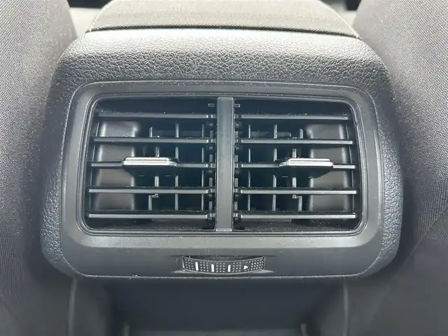 フォルクスワーゲン ゴルフ TSI ハイライン BMテクノ 島根県 2015(平27)年 8万km シルバー 純正ナビ　/フルセグＴＶ　/ＤＶＤ再生　/Ｂｌｕｅｔｏｏｔｈ接続　/前方ドライブレコーダー/ビルトインETC/バックカメラ/アダプティブクルーズコントロール　/オートブレーキホールド/衝突軽減ブレーキ/レーンアシスト　/パドルシフト/横滑り防止装置　/アイドリングストップ/スマートキー　/プッシュスタート　/純正17インチＡＷ　/純正フロアマット