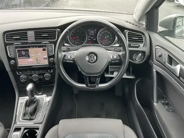 フォルクスワーゲン ゴルフ TSI ハイライン BMテクノ 島根県 2015(平27)年 8万km シルバー 純正ナビ　/フルセグＴＶ　/ＤＶＤ再生　/Ｂｌｕｅｔｏｏｔｈ接続　/前方ドライブレコーダー/ビルトインETC/バックカメラ/アダプティブクルーズコントロール　/オートブレーキホールド/衝突軽減ブレーキ/レーンアシスト　/パドルシフト/横滑り防止装置　/アイドリングストップ/スマートキー　/プッシュスタート　/純正17インチＡＷ　/純正フロアマット
