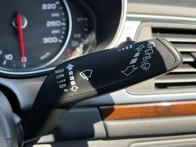 アウディ Ａ６ アバント 2．8 FSI クワトロ 石川県 2014(平26)年 6.5万km パール サンルーフ/黒革シート/シートヒーター/純正ナビ/フルセグＴＶ/バックカメラ/クリアランスソナー/オートマチックテールゲート/ＬＥＤヘッドライト/クルーズコントロール/ドライブレコーダー/ＥＴＣ
