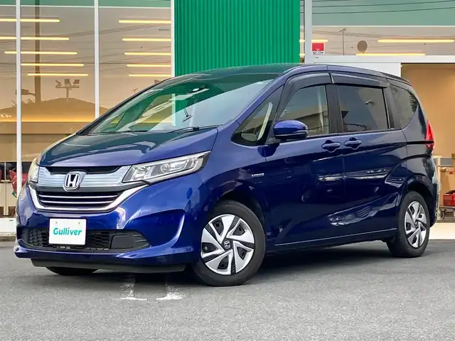 ホンダ フリード ハイブリット G ホンダセンシング 静岡県 2018(平30)年 5.7万km コバルトブルーパール ナビ装着用スペシャルパッケージ＋ETC車載器(ナビ連動)/純正ナビ（CD/DVD/BT/フルセグ）/純正ETC/バックカメラ/Honda SENSING/2列目ベンチシート（7人乗り）/タンブルシート/スライドドアイージークローザー(リア両側)/両側パワースライドドア/LEDヘッドライト＋アクティブコーナリングライト/AFS/センターテーブル/エンジンスタートボタン/パワーステアリング/パワーウィンドウ/保証書/取扱説明書/記録簿/アイドリングストップ/スマートキー/スペアキー１本/オートエアコン/クルーズコントロール/バックカメラ/三列シート/ドライブレコーダー前後/ウォークスルー/純正フロアマット/ABS/横滑り防止装置/レーンキープアシスト/オートライト/Wエアバック/衝突軽減システム