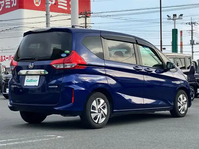 ホンダ フリード ハイブリット G ホンダセンシング 静岡県 2018(平30)年 5.7万km コバルトブルーパール ナビ装着用スペシャルパッケージ＋ETC車載器(ナビ連動)/純正ナビ（CD/DVD/BT/フルセグ）/純正ETC/バックカメラ/Honda SENSING/2列目ベンチシート（7人乗り）/タンブルシート/スライドドアイージークローザー(リア両側)/両側パワースライドドア/LEDヘッドライト＋アクティブコーナリングライト/AFS/センターテーブル/エンジンスタートボタン/パワーステアリング/パワーウィンドウ/保証書/取扱説明書/記録簿/アイドリングストップ/スマートキー/スペアキー１本/オートエアコン/クルーズコントロール/バックカメラ/三列シート/ドライブレコーダー前後/ウォークスルー/純正フロアマット/ABS/横滑り防止装置/レーンキープアシスト/オートライト/Wエアバック/衝突軽減システム