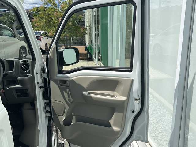 スズキ エブリイ PA 福岡県 2024(令6)年 1.2万km スペリアホワイト ・両側イージースライドドア/・FM/AM/・オートライト/・ヘッドライトレベライザー/・純正フロアマット/・横滑り防止装置/・アイドリングストップ/・取扱説明書/・スペアキー