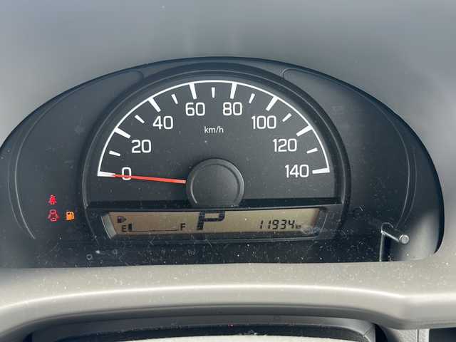 スズキ エブリイ PA 福岡県 2024(令6)年 1.2万km スペリアホワイト ・両側イージースライドドア/・FM/AM/・オートライト/・ヘッドライトレベライザー/・純正フロアマット/・横滑り防止装置/・アイドリングストップ/・取扱説明書/・スペアキー
