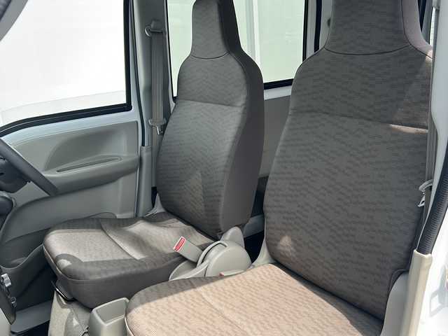 スズキ エブリイ PA 福岡県 2024(令6)年 1.2万km スペリアホワイト ・両側イージースライドドア/・FM/AM/・オートライト/・ヘッドライトレベライザー/・純正フロアマット/・横滑り防止装置/・アイドリングストップ/・取扱説明書/・スペアキー