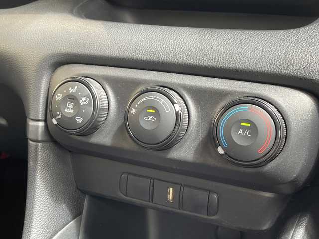トヨタ ヤリス X 愛知県 2020(令2)年 5.3万km ブラック 純正ディズプレイオーディオ　ナビ機能あり/Bluetooth/バックカメラ/コーナーセンサー/オートマチックハイビーム/ETC/衝突軽減システム/ステアリングスイッチ/スマートキー/プッシュスタート
