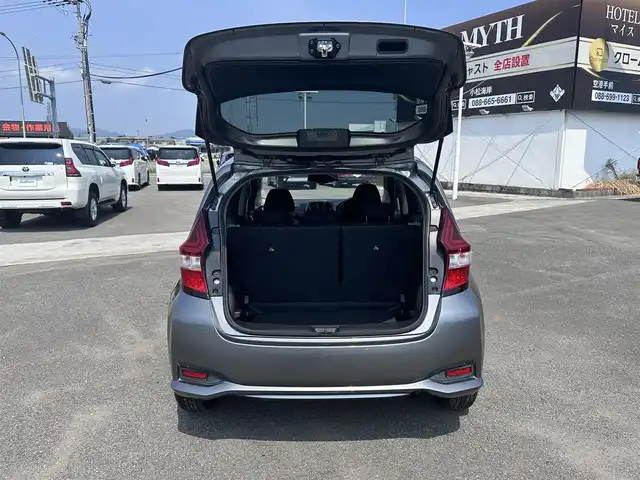 日産 ノート e－パワー X 徳島県 2018(平30)年 4.3万km ダークメタルグレー 純正7型SDナビ　MM113D-W/（CD/SD/iPod/BT/ラジオ/AUX/USB/フルセグ）/ETC/エマージェンシーブレーキ/LEDヘッドライト/ドライブレコーダー/プッシュスタート/オートエアコン/オートライト/ドラレコ型ルームミラー/純正フロアマット/ドアバイザー