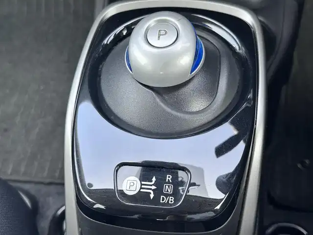 日産 ノート e－パワー X 徳島県 2018(平30)年 4.3万km ダークメタルグレー 純正7型SDナビ　MM113D-W/（CD/SD/iPod/BT/ラジオ/AUX/USB/フルセグ）/ETC/エマージェンシーブレーキ/LEDヘッドライト/ドライブレコーダー/プッシュスタート/オートエアコン/オートライト/ドラレコ型ルームミラー/純正フロアマット/ドアバイザー
