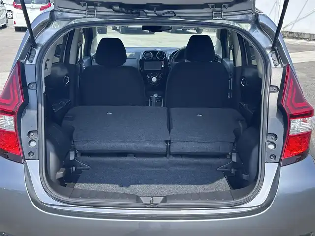 日産 ノート e－パワー X 徳島県 2018(平30)年 4.3万km ダークメタルグレー 純正7型SDナビ　MM113D-W/（CD/SD/iPod/BT/ラジオ/AUX/USB/フルセグ）/ETC/エマージェンシーブレーキ/LEDヘッドライト/ドライブレコーダー/プッシュスタート/オートエアコン/オートライト/ドラレコ型ルームミラー/純正フロアマット/ドアバイザー