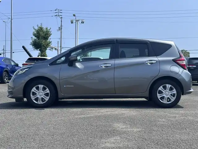 日産 ノート e－パワー X 徳島県 2018(平30)年 4.3万km ダークメタルグレー 純正7型SDナビ　MM113D-W/（CD/SD/iPod/BT/ラジオ/AUX/USB/フルセグ）/ETC/エマージェンシーブレーキ/LEDヘッドライト/ドライブレコーダー/プッシュスタート/オートエアコン/オートライト/ドラレコ型ルームミラー/純正フロアマット/ドアバイザー