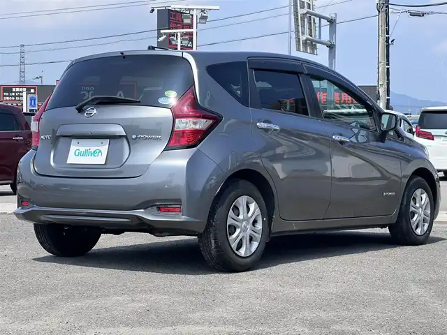 日産 ノート e－パワー X 徳島県 2018(平30)年 4.3万km ダークメタルグレー 純正7型SDナビ　MM113D-W/（CD/SD/iPod/BT/ラジオ/AUX/USB/フルセグ）/ETC/エマージェンシーブレーキ/LEDヘッドライト/ドライブレコーダー/プッシュスタート/オートエアコン/オートライト/ドラレコ型ルームミラー/純正フロアマット/ドアバイザー