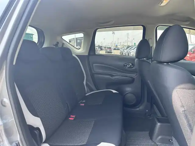 日産 ノート e－パワー X 徳島県 2018(平30)年 4.3万km ダークメタルグレー 純正7型SDナビ　MM113D-W/（CD/SD/iPod/BT/ラジオ/AUX/USB/フルセグ）/ETC/エマージェンシーブレーキ/LEDヘッドライト/ドライブレコーダー/プッシュスタート/オートエアコン/オートライト/ドラレコ型ルームミラー/純正フロアマット/ドアバイザー