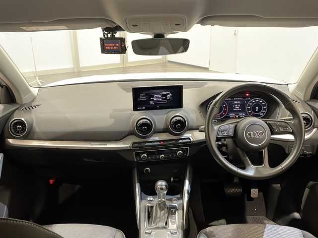 アウディ Ｑ２ 1．0 TFSI スポーツ 新潟県 2018(平30)年 3.1万km アイビスホワイト セーフティパッケージ/・サイドアシスト/・アクティブレーンアシスト/・トラフィックジャムアシスト/・ハイビームアシスト/ベーシックパッケージ/・デラックスオートマチックエアコンディショナー/・レイン/ライトセンサー/・アウディプレセンスフロント/コンビニエンスパッケージ/・アドバンストキーシステム/・アウディパーキングシステム/LEDライトパッケージ/・LEDヘッドライト/・ライティングパッケージ/純正HDDナビ/・TV/FM/AM/Bluetooth/バックカメラ/シートヒーター/ＥＴＣ2.0/アダプティブクルーズコントロール/EPB　（エレクトロメカニカル パーキングブレーキ）