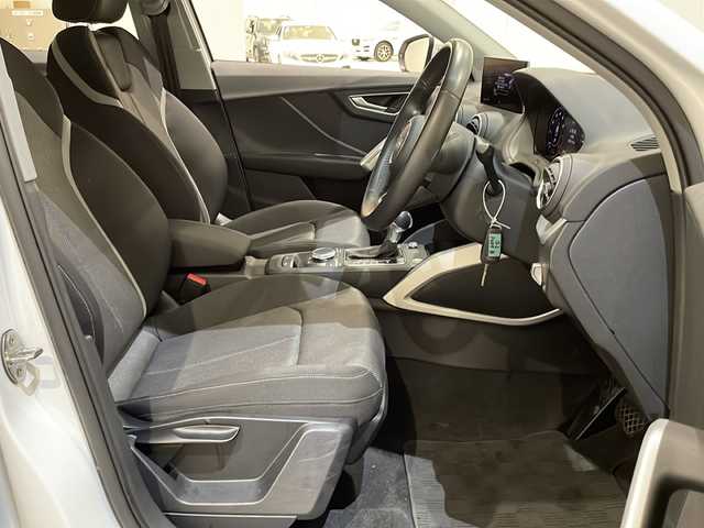 アウディ Ｑ２ 1．0 TFSI スポーツ 新潟県 2018(平30)年 3.1万km アイビスホワイト セーフティパッケージ/・サイドアシスト/・アクティブレーンアシスト/・トラフィックジャムアシスト/・ハイビームアシスト/ベーシックパッケージ/・デラックスオートマチックエアコンディショナー/・レイン/ライトセンサー/・アウディプレセンスフロント/コンビニエンスパッケージ/・アドバンストキーシステム/・アウディパーキングシステム/LEDライトパッケージ/・LEDヘッドライト/・ライティングパッケージ/純正HDDナビ/・TV/FM/AM/Bluetooth/バックカメラ/シートヒーター/ＥＴＣ2.0/アダプティブクルーズコントロール/EPB　（エレクトロメカニカル パーキングブレーキ）