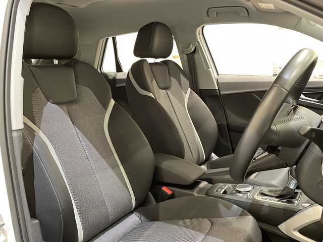 アウディ Ｑ２ 1．0 TFSI スポーツ 新潟県 2018(平30)年 3.1万km アイビスホワイト セーフティパッケージ/・サイドアシスト/・アクティブレーンアシスト/・トラフィックジャムアシスト/・ハイビームアシスト/ベーシックパッケージ/・デラックスオートマチックエアコンディショナー/・レイン/ライトセンサー/・アウディプレセンスフロント/コンビニエンスパッケージ/・アドバンストキーシステム/・アウディパーキングシステム/LEDライトパッケージ/・LEDヘッドライト/・ライティングパッケージ/純正HDDナビ/・TV/FM/AM/Bluetooth/バックカメラ/シートヒーター/ＥＴＣ2.0/アダプティブクルーズコントロール/EPB　（エレクトロメカニカル パーキングブレーキ）