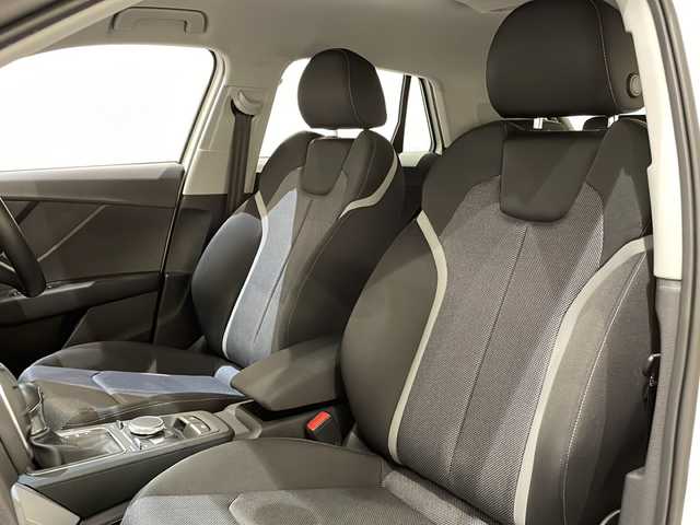 アウディ Ｑ２ 1．0 TFSI スポーツ 新潟県 2018(平30)年 3.1万km アイビスホワイト セーフティパッケージ/・サイドアシスト/・アクティブレーンアシスト/・トラフィックジャムアシスト/・ハイビームアシスト/ベーシックパッケージ/・デラックスオートマチックエアコンディショナー/・レイン/ライトセンサー/・アウディプレセンスフロント/コンビニエンスパッケージ/・アドバンストキーシステム/・アウディパーキングシステム/LEDライトパッケージ/・LEDヘッドライト/・ライティングパッケージ/純正HDDナビ/・TV/FM/AM/Bluetooth/バックカメラ/シートヒーター/ＥＴＣ2.0/アダプティブクルーズコントロール/EPB　（エレクトロメカニカル パーキングブレーキ）