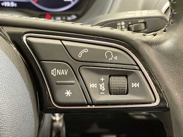 アウディ Ｑ２ 1．0 TFSI スポーツ 新潟県 2018(平30)年 3.1万km アイビスホワイト セーフティパッケージ/・サイドアシスト/・アクティブレーンアシスト/・トラフィックジャムアシスト/・ハイビームアシスト/ベーシックパッケージ/・デラックスオートマチックエアコンディショナー/・レイン/ライトセンサー/・アウディプレセンスフロント/コンビニエンスパッケージ/・アドバンストキーシステム/・アウディパーキングシステム/LEDライトパッケージ/・LEDヘッドライト/・ライティングパッケージ/純正HDDナビ/・TV/FM/AM/Bluetooth/バックカメラ/シートヒーター/ＥＴＣ2.0/アダプティブクルーズコントロール/EPB　（エレクトロメカニカル パーキングブレーキ）