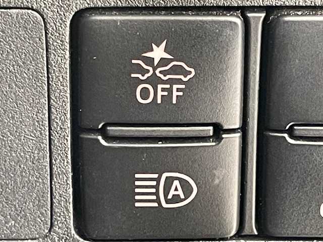 ダイハツ ウェイク G ターボ リミテッド SAⅢ 宮城県 2018(平30)年 8.9万km パールホワイトⅢ ターボ/4WD/スマートアシスト/社外SDナビ/（型番：CN-RE04WD)/・バックカメラ/・フルセグTV/Bluetooth/CD/DVD/・USB入力端子/・ETC/フリップダウンモニター/両側パワースライドドア/後方コーナーセンサー/プッシュスタート/・スマートキー/横滑り防止装置/ベンチシート/・フルフラットシート/・シートヒーター（運転席）/リヤシートサンシェード/LEDヘッドライト/・オートライト/・オートマチックハイビーム/・フォグランプ/社外アルミホイール/純正フロアマット