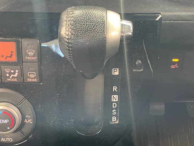 ダイハツ ウェイク G ターボ リミテッド SAⅢ 宮城県 2018(平30)年 8.9万km パールホワイトⅢ ターボ/4WD/スマートアシスト/社外SDナビ/（型番：CN-RE04WD)/・バックカメラ/・フルセグTV/Bluetooth/CD/DVD/・USB入力端子/・ETC/フリップダウンモニター/両側パワースライドドア/後方コーナーセンサー/プッシュスタート/・スマートキー/横滑り防止装置/ベンチシート/・フルフラットシート/・シートヒーター（運転席）/リヤシートサンシェード/LEDヘッドライト/・オートライト/・オートマチックハイビーム/・フォグランプ/社外アルミホイール/純正フロアマット