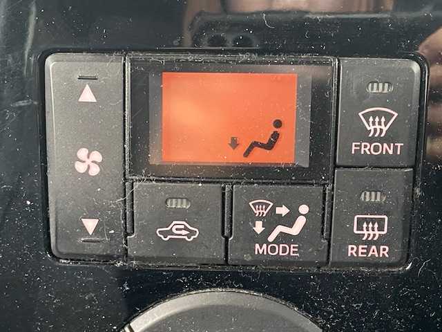 ダイハツ ウェイク G ターボ リミテッド SAⅢ 宮城県 2018(平30)年 8.9万km パールホワイトⅢ ターボ/4WD/スマートアシスト/社外SDナビ/（型番：CN-RE04WD)/・バックカメラ/・フルセグTV/Bluetooth/CD/DVD/・USB入力端子/・ETC/フリップダウンモニター/両側パワースライドドア/後方コーナーセンサー/プッシュスタート/・スマートキー/横滑り防止装置/ベンチシート/・フルフラットシート/・シートヒーター（運転席）/リヤシートサンシェード/LEDヘッドライト/・オートライト/・オートマチックハイビーム/・フォグランプ/社外アルミホイール/純正フロアマット