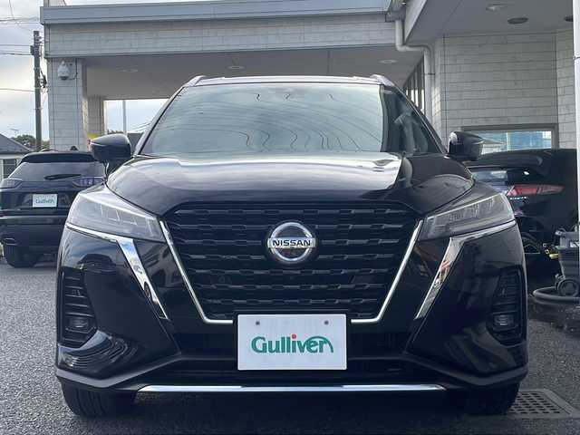 日産 キックス X ツートーンインテリアED 神奈川県 2021(令3)年 6.4万km ピュアブラック ワンオーナー/純正ディーラーナビ/(CD/DVD/SD/USB/BT/ワンセグTV)/全方位カメラ/プロパイロット/衝突被害軽減ブレーキ/レーンキープアシスト/クリアランスソナー/オートハイビーム/レーダークルーズコントロール/合皮シート/D/N席シートヒーター/ステアリングヒーター/デジタルインナーミラー/ルーフレール/ETC/前方ドライブレコーダー/純正フロアマット/純正ドアバイザー/ISOFIX/冬タイヤ積込/スペアキー×1/保証書/取扱説明書