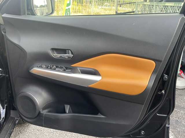 日産 キックス X ツートーンインテリアED 神奈川県 2021(令3)年 6.4万km ピュアブラック ワンオーナー/純正ディーラーナビ/(CD/DVD/SD/USB/BT/ワンセグTV)/全方位カメラ/プロパイロット/衝突被害軽減ブレーキ/レーンキープアシスト/クリアランスソナー/オートハイビーム/レーダークルーズコントロール/合皮シート/D/N席シートヒーター/ステアリングヒーター/デジタルインナーミラー/ルーフレール/ETC/前方ドライブレコーダー/純正フロアマット/純正ドアバイザー/ISOFIX/冬タイヤ積込/スペアキー×1/保証書/取扱説明書