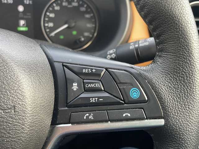 日産 キックス X ツートーンインテリアED 神奈川県 2021(令3)年 6.4万km ピュアブラック ワンオーナー/純正ディーラーナビ/(CD/DVD/SD/USB/BT/ワンセグTV)/全方位カメラ/プロパイロット/衝突被害軽減ブレーキ/レーンキープアシスト/クリアランスソナー/オートハイビーム/レーダークルーズコントロール/合皮シート/D/N席シートヒーター/ステアリングヒーター/デジタルインナーミラー/ルーフレール/ETC/前方ドライブレコーダー/純正フロアマット/純正ドアバイザー/ISOFIX/冬タイヤ積込/スペアキー×1/保証書/取扱説明書