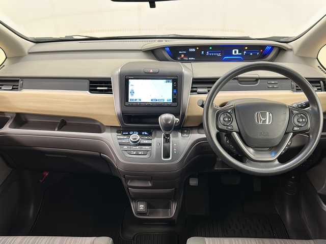 ホンダ フリード G ホンダセンシング 道央・札幌 2017(平29)年 5.5万km クリスタルブラックパール /４WD//ワンオーナー//ホンダセンシング//純正ディーラーOPナビ//CD/DVD/BT/フルセグ//衝突被害軽減システム//横滑り防止装置//アダプティブクルーズコントロール//レーンキープアシスト//バックカメラ//ビルトインETC//ドライブレコーダー//アイドリングストップ//ECONモード//ワイパーデアイサー//両側パワースライドドア//前席シートヒーター//ステアリングリモコン//プッシュスタート//スマートキー//ハロゲンヘッドライト//フォグランプ//電動格納ミラー//ヒーテッドドアミラー//ウィンカーミラー//ヘッドライトレベライザー//純正フロアマット//ドアバイザー//社外AW付夏タイヤ積込