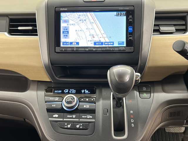 ホンダ フリード G ホンダセンシング 道央・札幌 2017(平29)年 5.5万km クリスタルブラックパール /４WD//ワンオーナー//ホンダセンシング//純正ディーラーOPナビ//CD/DVD/BT/フルセグ//衝突被害軽減システム//横滑り防止装置//アダプティブクルーズコントロール//レーンキープアシスト//バックカメラ//ビルトインETC//ドライブレコーダー//アイドリングストップ//ECONモード//ワイパーデアイサー//両側パワースライドドア//前席シートヒーター//ステアリングリモコン//プッシュスタート//スマートキー//ハロゲンヘッドライト//フォグランプ//電動格納ミラー//ヒーテッドドアミラー//ウィンカーミラー//ヘッドライトレベライザー//純正フロアマット//ドアバイザー//社外AW付夏タイヤ積込