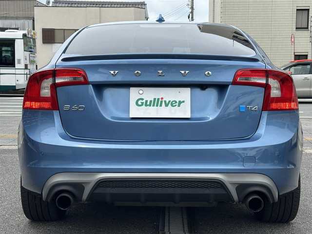 ボルボ Ｓ６０ T4 Rデザイン 三重県 2015(平27)年 7.8万km パワーブルーM 運転者サポート/　・ＤＳＴＣ（ダイナミック・スタビリティ＆トラクションコントロール）/　・ＲＳＩ（ロード・サイン・インフォメーション）/　・アダプティブクルーズコントロール/　・車間警告機能/　・Ｃｉｔｙ sefety（低速用追突回避・軽減オートブレーキ・システム）/　・オートブレーキ機能及び歩行者及び自転車検知機能付き衝突警告システム/　・Driver Alert System（ドライバー・アラート・システム）/　・パークアシスト/　・ＢＬＩＳ（ブラインド・スポット・インフォメーション・システム）/純正ナビ/　・ＴＶ/　・Ｂｌｅｕｔｏｏｔｈ/　・ＵＳＢ/　・ＡＵＸ/　・ＤＶＤ再生/　・録音/バックガイドモニター/ＨＩＤヘッドライト/レザーシート/Ｄ/Ｎ席シートヒーター/D/N席パワーシート/Ｄ席シートメモリー/スマートキー×2/プッシュスタート/オートライト/パドルシフト/ターンミラー/電動格納ミラー/ドライブレコーダー/ＥＴＣ/純正マット
