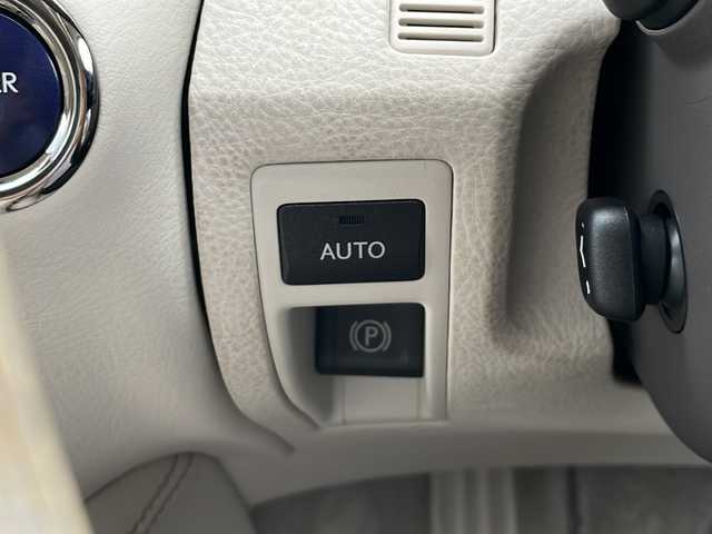 レクサス ＬＳ 600h バージョンL 青森県 2014(平26)年 8.4万km ホワイトパールクリスタルシャイン 4WD/純正HDDナビ・フルセグTV/バックカメラ/ムーンルーフ/セミアニリン革シート/前後席エアシート・シートヒーター/ステアリングヒーター/前後席パワーシート/全ドアイージークローザー/パワートランクリッド/後席3面電動サンシェード/アダプティブハイビーム/純正エンジンスターター/ビルトインETC/アルカンターラルーフ/LEDヘッドライト/LEDフォグランプ/純正18インチアルミ/エアサスコントローラー