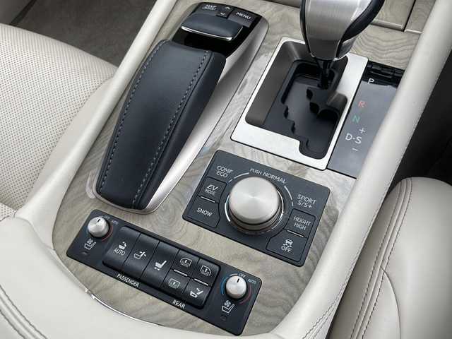 レクサス ＬＳ 600h バージョンL 青森県 2014(平26)年 8.4万km ホワイトパールクリスタルシャイン 4WD/純正HDDナビ・フルセグTV/バックカメラ/ムーンルーフ/セミアニリン革シート/前後席エアシート・シートヒーター/ステアリングヒーター/前後席パワーシート/全ドアイージークローザー/パワートランクリッド/後席3面電動サンシェード/アダプティブハイビーム/純正エンジンスターター/ビルトインETC/アルカンターラルーフ/LEDヘッドライト/LEDフォグランプ/純正18インチアルミ/エアサスコントローラー