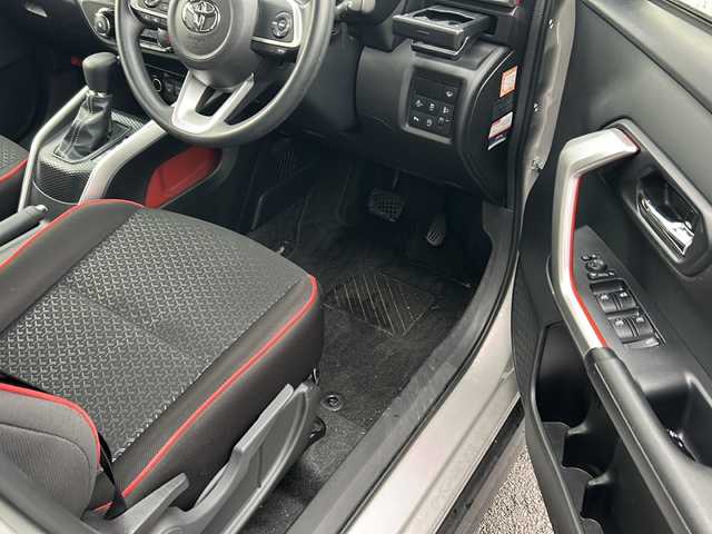 トヨタ ライズ G 秋田県 2022(令4)年 2万km スムースグレーマイカメタリック メモリナビ/BT、CD、DVD、TV/バックカメラ/前後ドライブレコーダー/前後コーナーセンサー/純正16インチAW/社外16インチAWスタッドレス積込み/４WD/取説、保証書